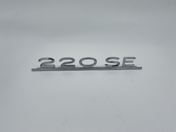 TYPENKENNZEICHEN "220 SE" AN HECKDECKEL